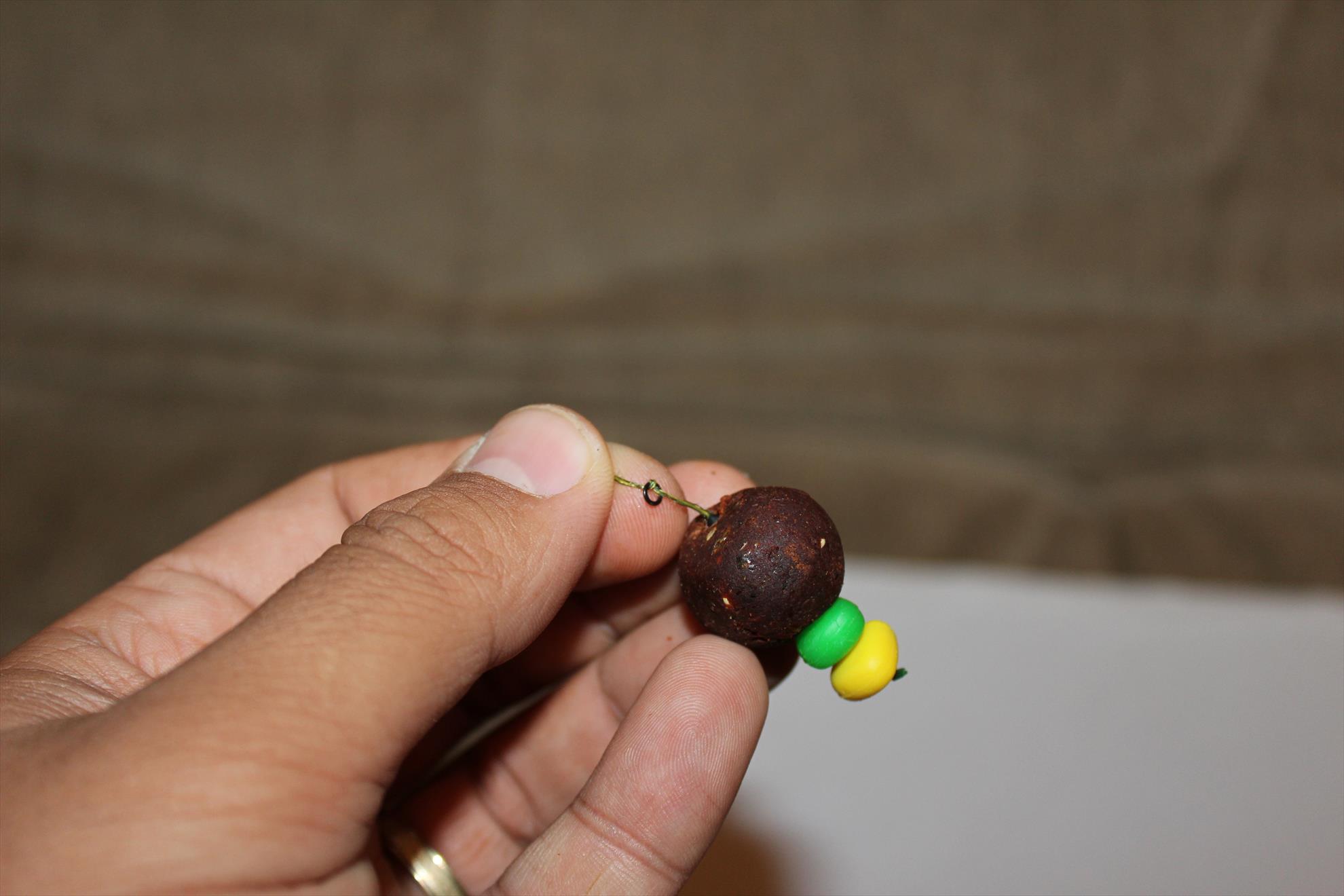 O montura de vara.. - Se regleaza lungimea "firului de par" si se face un nod simplu pe anou